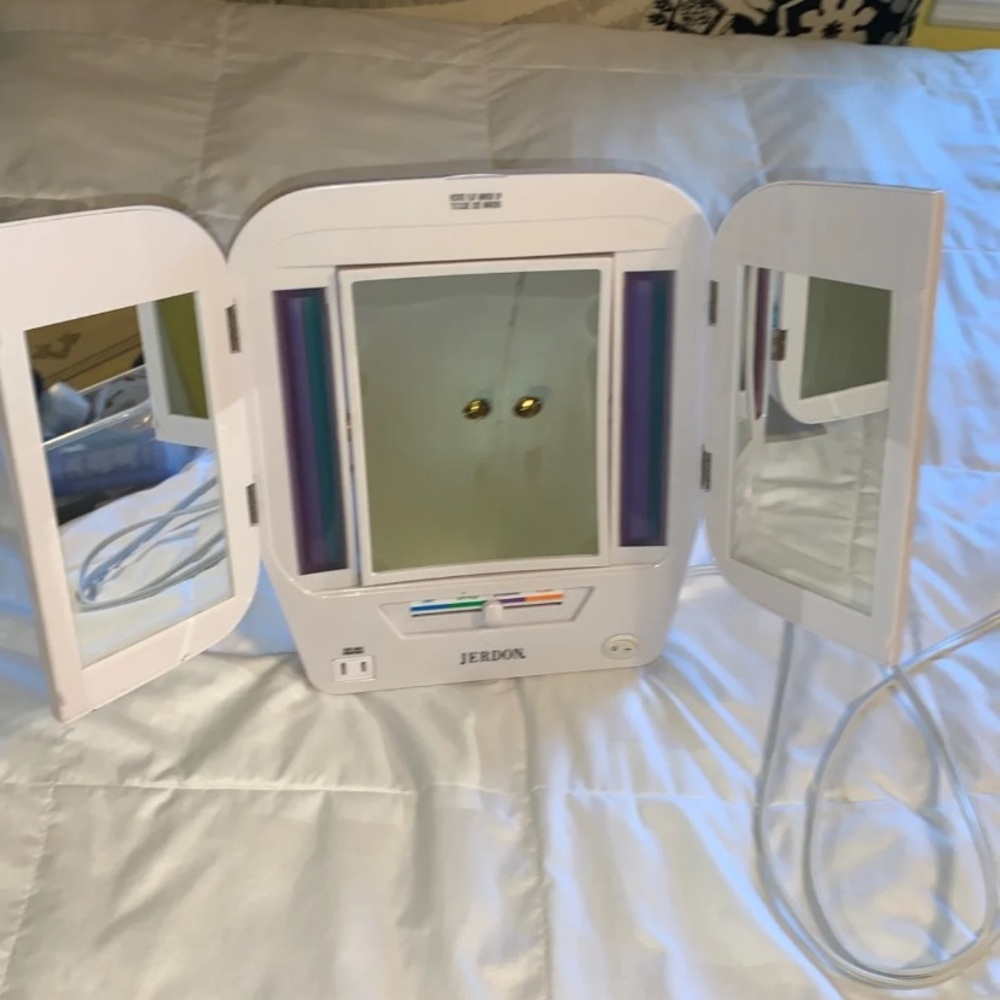 Light up make up mirror